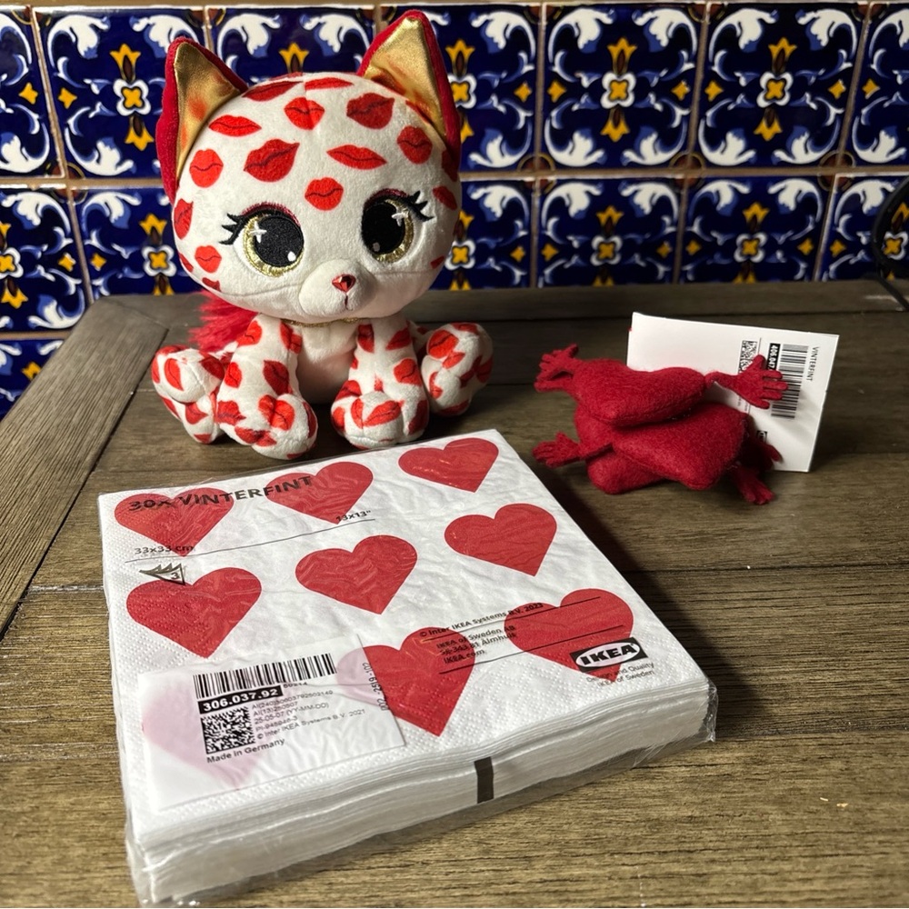 3 pc Valentine’s Day lot, Heart ornaments, Plush cat (used), and napkins